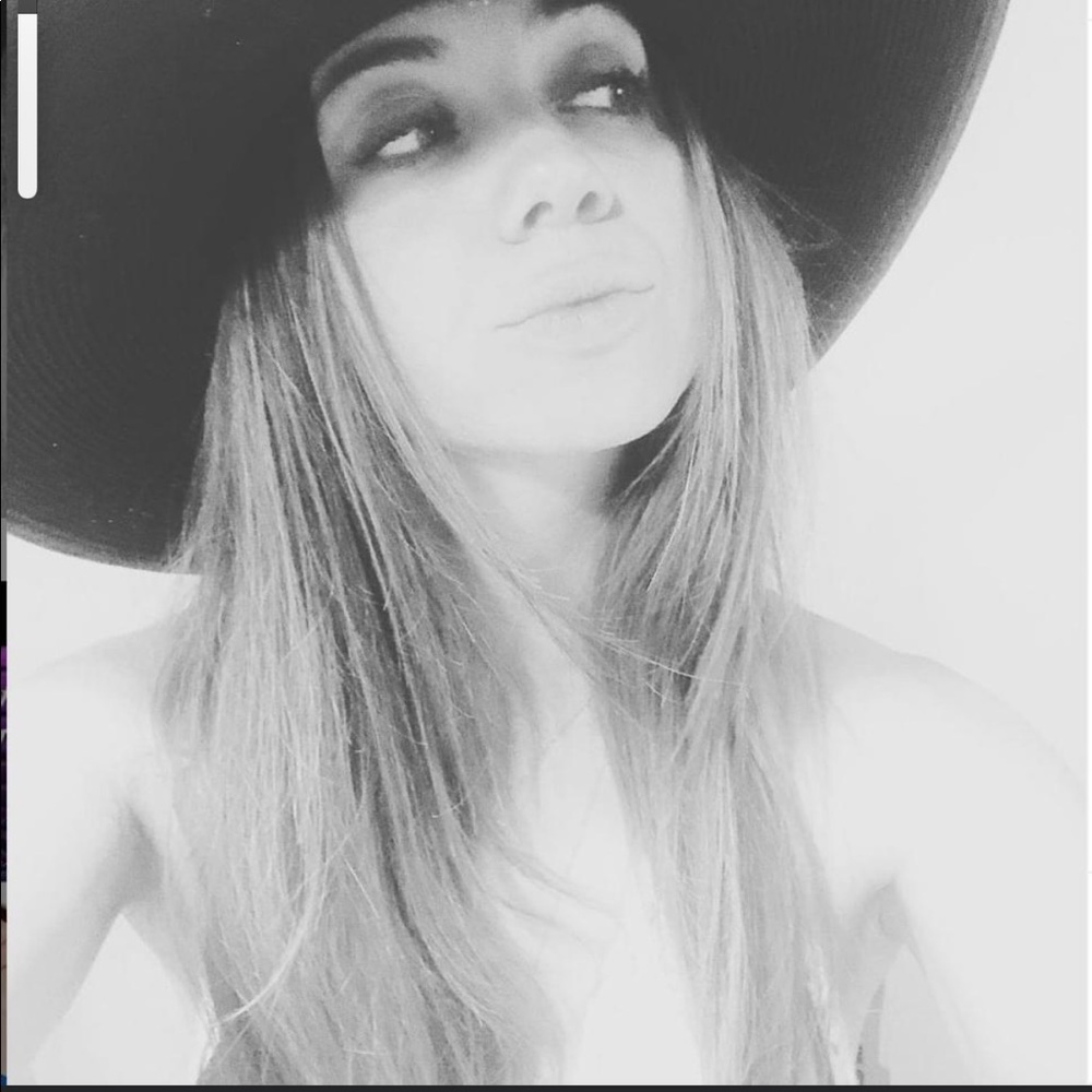 Meet your Posher, Alexandra